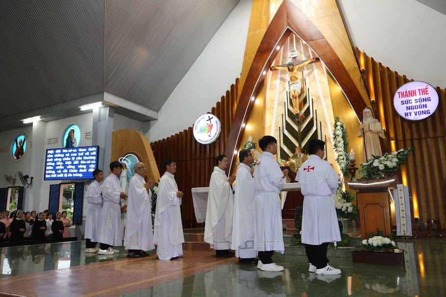 GX Châu Sơn: Thánh lễ kính thánh nữ Mônica
