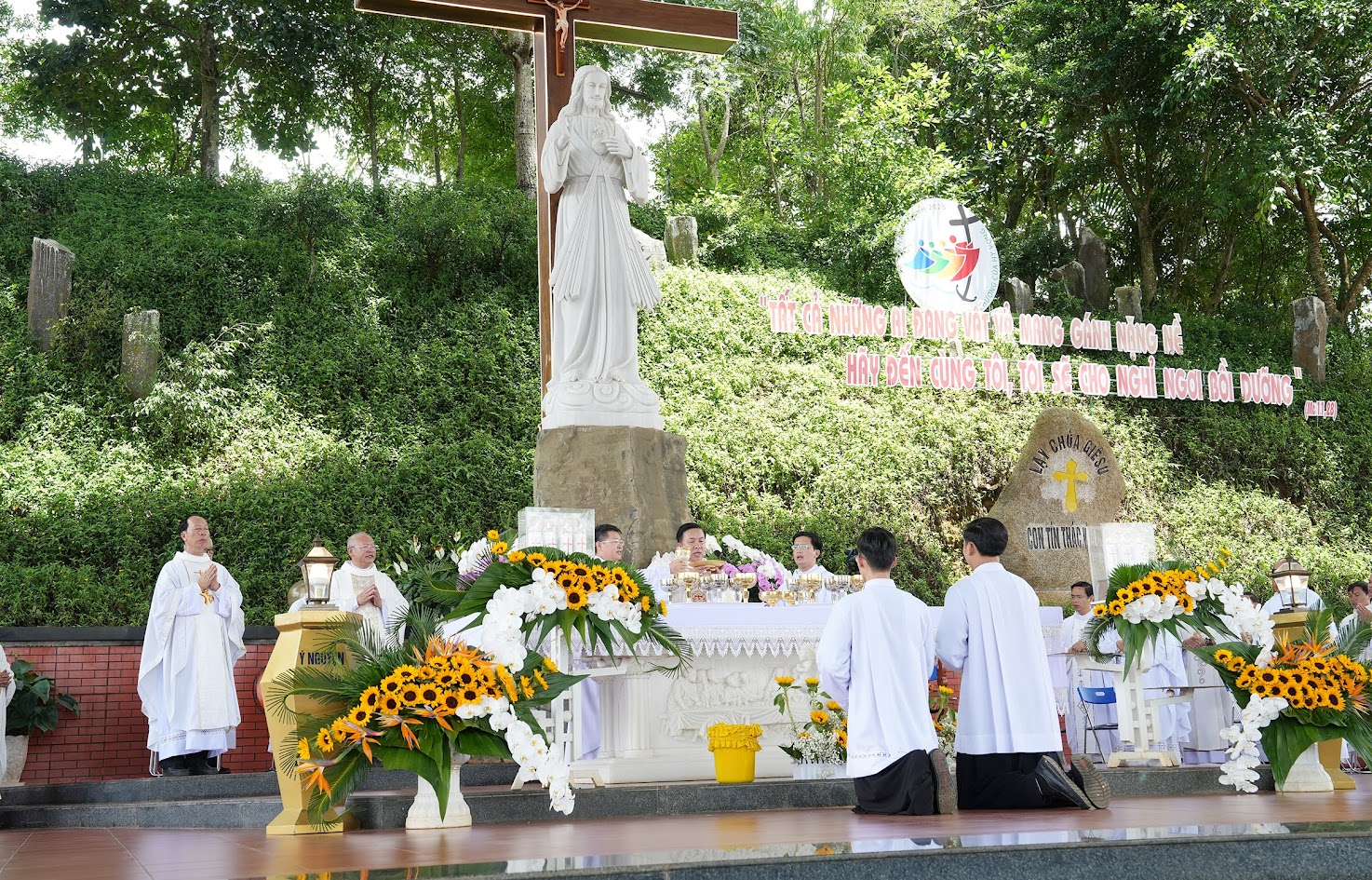 TĨNH HUẤN – HÀNH HƯƠNG NĂM THÁNH Ban Phụng Tự GP.BMT