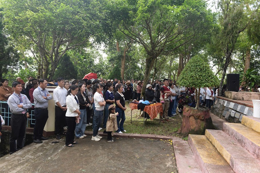 ĐGM DÂNG LỄ TẠI NÚI CHÚA KI TÔ VUA CHÂU SƠN