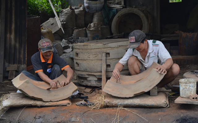 400 nam lang nghe duc dong