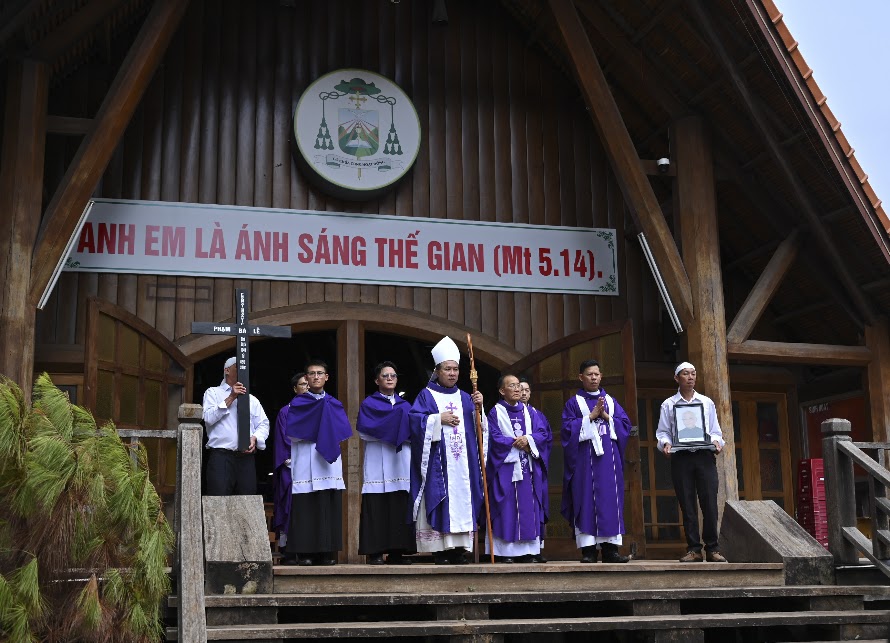 THÁNH LỄ AN TÁNG CHA CỐ PHANXICÔ XAVIÊ PHẠM BÁ LỄ