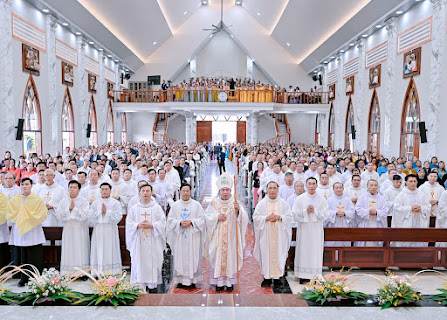 KHÁNH THÀNH NHÀ THỜ VÀ CUNG HIẾN BÀN THỜ GIÁO XỨ THUẬN TÂM