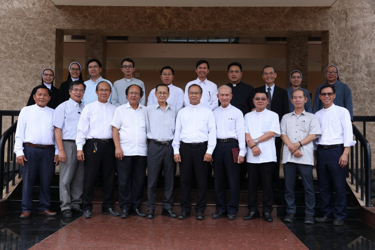 PHÁI ĐOÀN GIÁO PHẬN QUI NHƠN CHÀO THĂM ĐỨC CHA GIOAN BAOTIXITA - GIÁM MỤC PHÓ TÂN CỬ